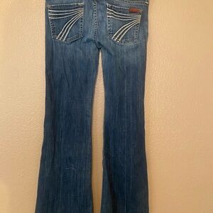 7 For All Mankind, Dojo, Size 26, short length. Good condition.